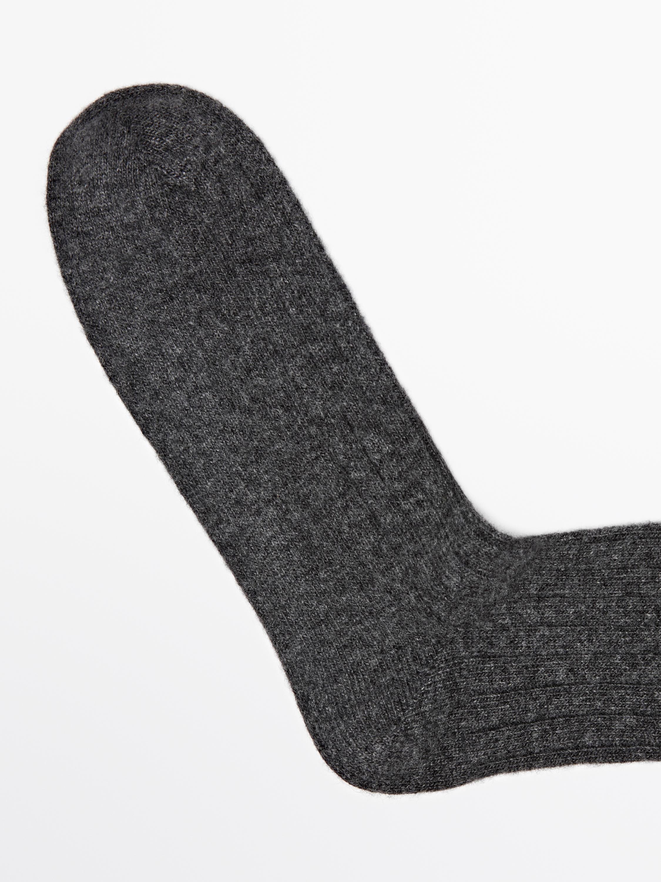 Ribbed knit wool and cashmere socks
